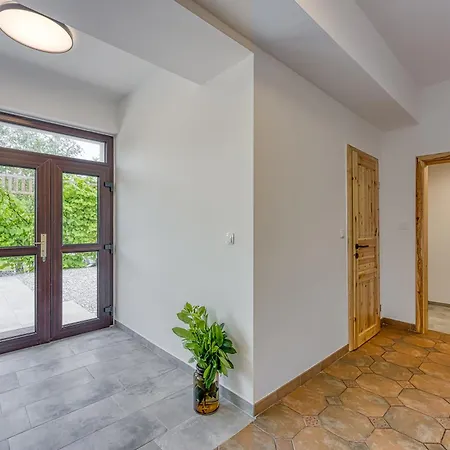 Apartma Lisjak - *